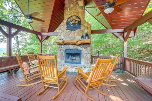 Mineral Bluff House | Mineral Bluff Bear Ridge Cabin with Hot Tub!