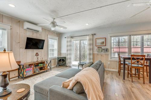 Mineral Bluff House | Mineral Bluff Cabin Rental with Private Hot Tub!