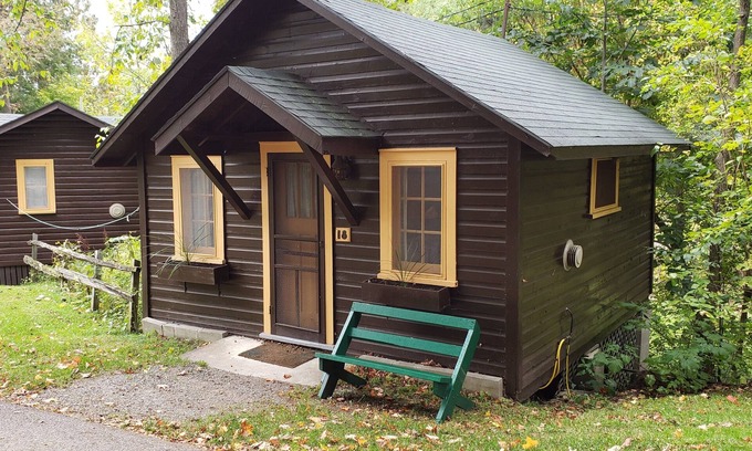 Minden Hills Hotel | Miners Bay Lodge