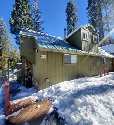 West Village House | Miners Suite-centrally Located In Shaver Lake