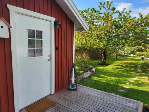 Trosa House | Minihus med stor trädgårdstomt nära golf och hav
