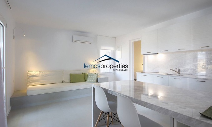 Koundouros Apartment | Minimal apartment with a swimming pool and sea view