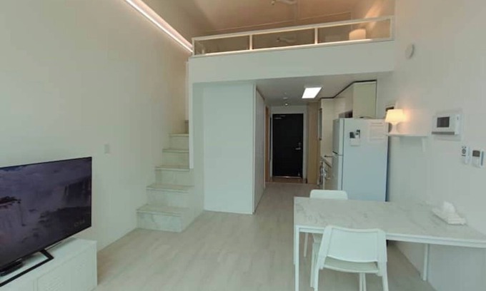Banghwa-dong Apartment | Minimalism Stay 5 next to Gimpo Airport