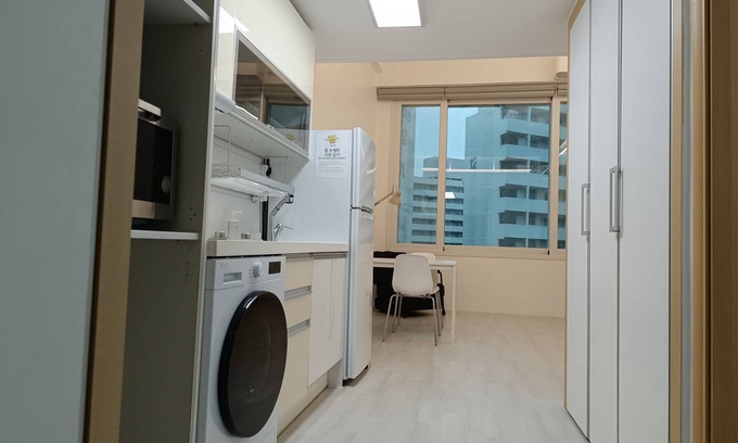 Banghwa-dong Apartment | Minimalism Stay 6 next to Gimpo Airport