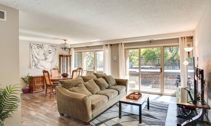 Edina Condo | Minneapolis Condo w/ Balcony & Heated Pool Access!