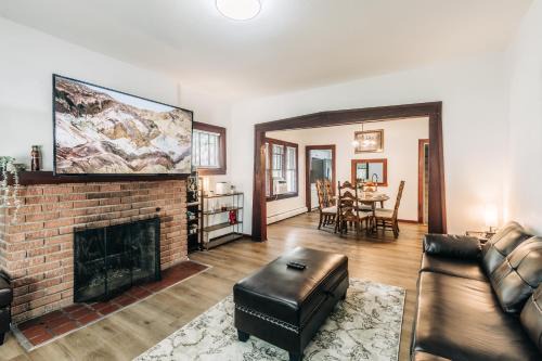 Hiawatha House | Minnehaha Falls Hideaway