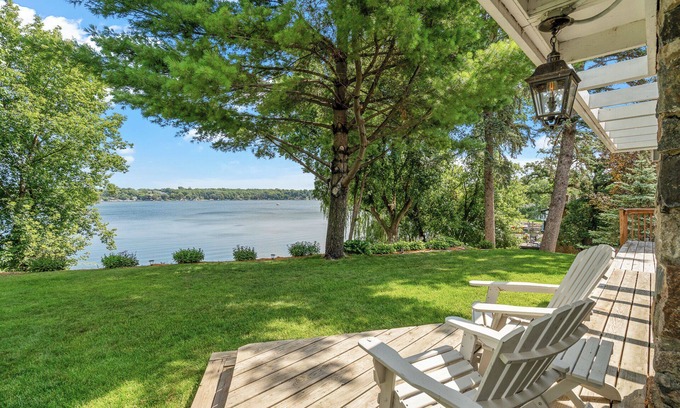 Excelsior House | MINNeSTAY* Bayside Escape |