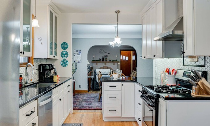 Fulton House | MINNeSTAY* Edina Escape