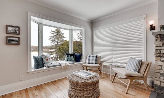 Tonka Bay House | MINNeSTAY* Lakefront Cottage | Hot Tub | Excelsior Bay | Dock