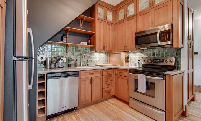 Kingfield House | MINNeSTAY* Lyndale Bungalow | Lakes | Downtown