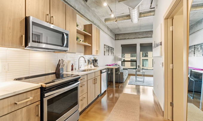 Warehouse District Apartment | MINNeSTAY* Sable 304 | North Loop | Target Field
