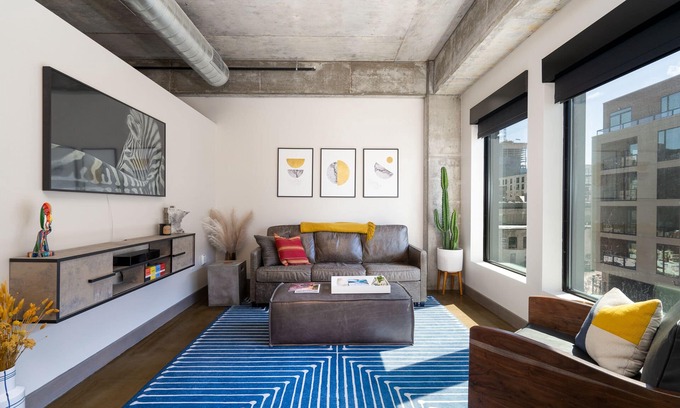 Warehouse District Apartment | MINNeSTAY* Sable 307 | North Loop