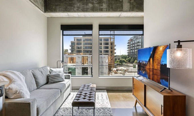 Warehouse District Apartment | MINNeSTAY* Sable 308 North Loop
