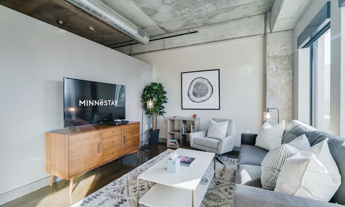 Warehouse District Apartment | MINNeSTAY* Sable 506 One Bedroom | North Loop
