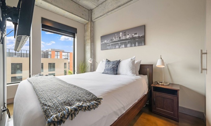Warehouse District Apartment | MINNeSTAY* Sable 603