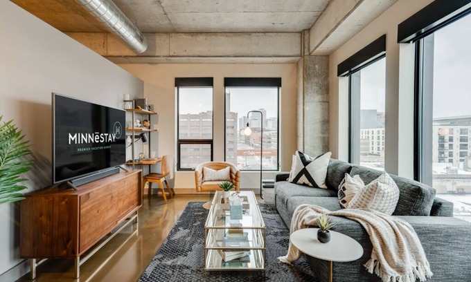 Warehouse District Apartment | MINNeSTAY* Sable 608 One Bedroom | Target Field