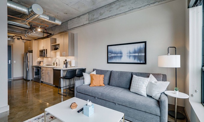 Warehouse District Apartment | MINNeSTAY* Sable 703