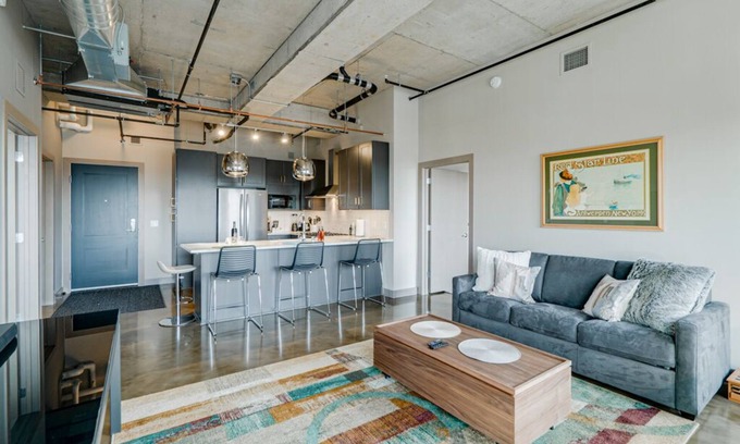 Warehouse District Apartment | MINNeSTAY* Sable 805 Two Bedroom | Private Balcony