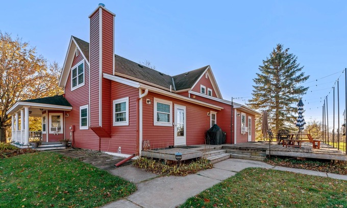 Hugo House | MINNeSTAY* The Orchard