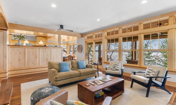 Shoreview House | MINNeSTAY* Turtle Lake Cottage | Lakefront