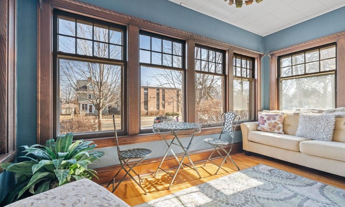 Kingfield House | MINNeSTAY* Uptown Urban Living