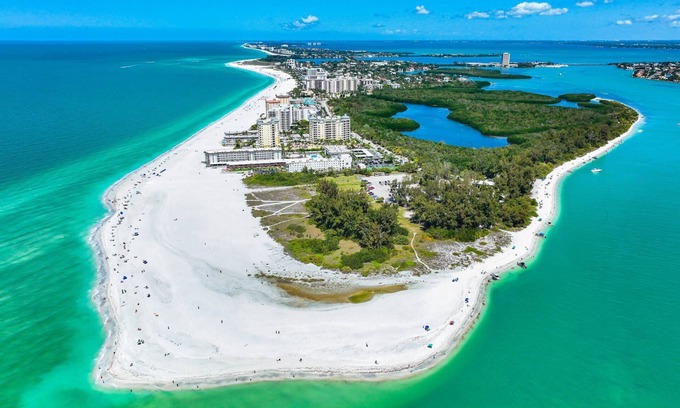 Siesta Key Village Condo | Minorga in Siesta Key Village