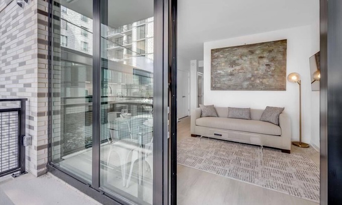 NoMa Hotel | Mins from Metro Red Line 1 BR Bal | Capitol Hill