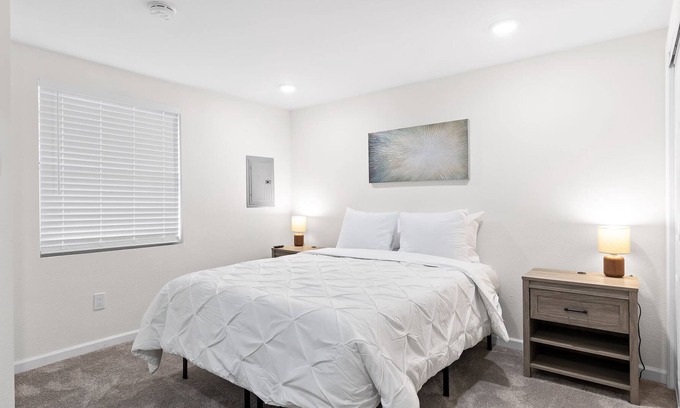 East Ridge Apartment | Mins from Zoo & Downtown! Laurel Lounge, Two Apts!