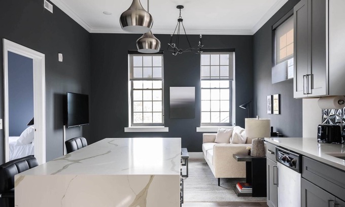 The Gate Apartment | Mins to Downtown, Ballpark, Arch | Free Parking + W&D | Zencity at Bordeaux