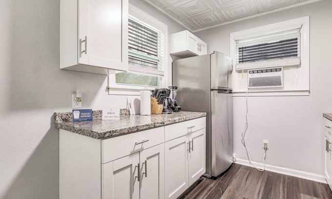 South Pensacola House | Mins to Downtown! Carriage House - Pensacola Pearl