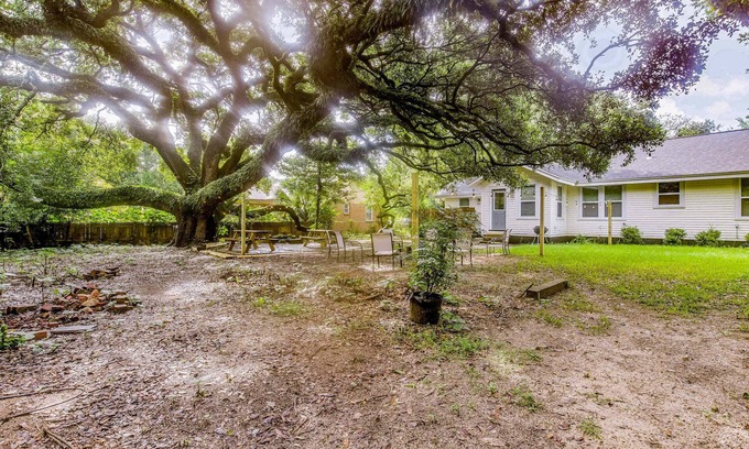 South Pensacola House | Mins to Downtown! Studio Apt - Pensacola Pearl