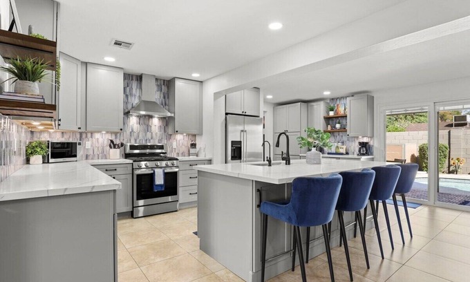 South Scottsdale House | Mins to OldTown & Walking/BikePath! Updated Home w/Pool, Office+Parking