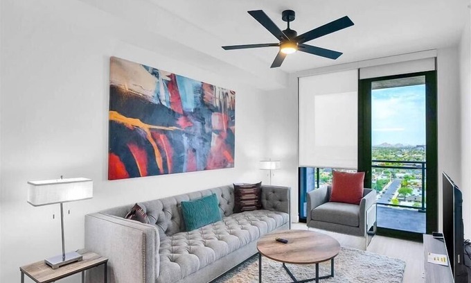 Evans Churchill Apartment | Mins to Sky Harbour Airport | 1BR nr Metro & Shops
