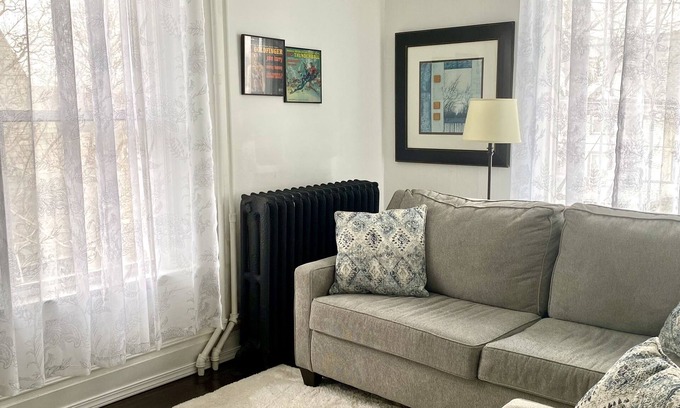 Sault Ste. Marie Apartment | Mint Vintage 2 bed apt Walk to the locks Sault USA
