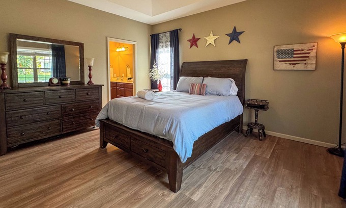 Jefferson City House | Minutes from Capital - Family Friendly Jeff City Retreat