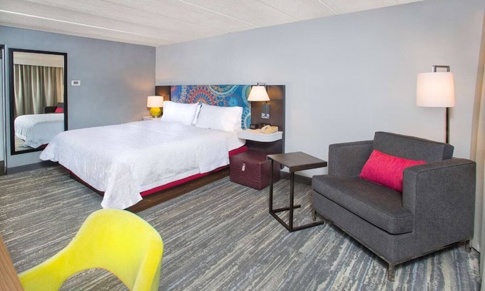 Parole Hotel | Minutes from History: 2 Relaxing Units w/Free Breakfast Near Downtown Annapolis