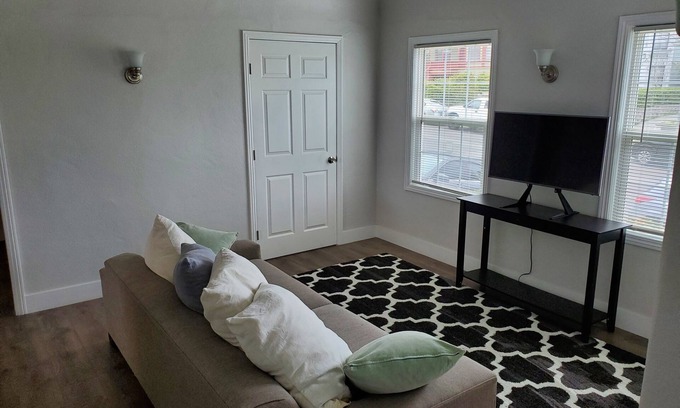 Vallejo House | Minutes from Napa and SF. 2 bedroom house with bay views