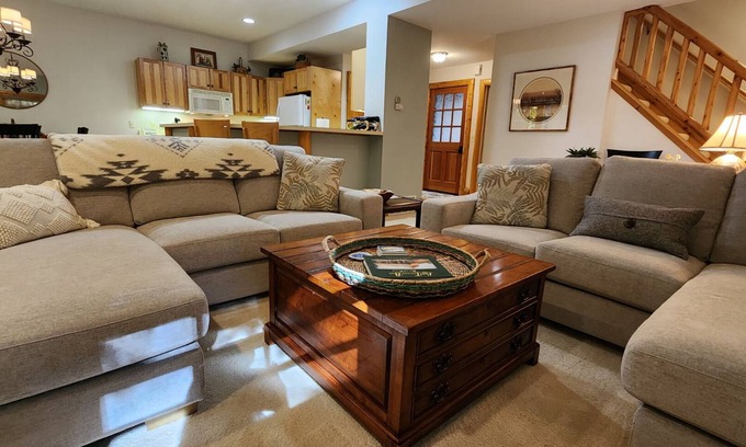 Petoskey Condo | Minutes from Petoskey & Harbor Springs-close to beaches, skiing & more!