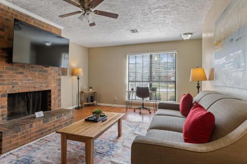 Gunter Afs House | Minutes from Shopping & Dining- Montgomery Marvel