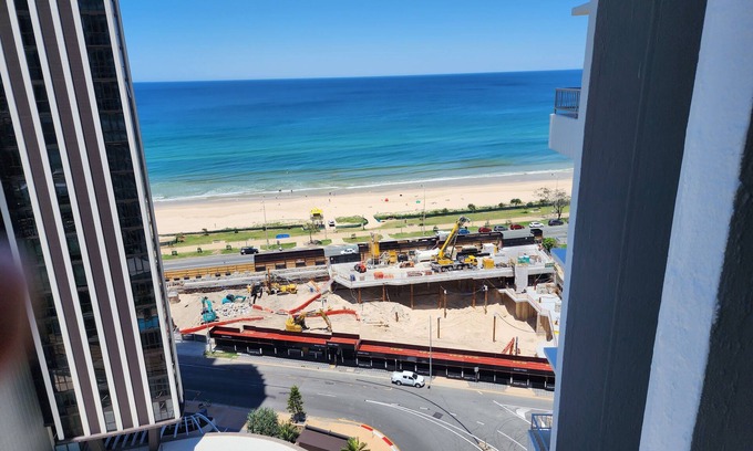 Surfers Paradise Apartment | Minutes from the beach