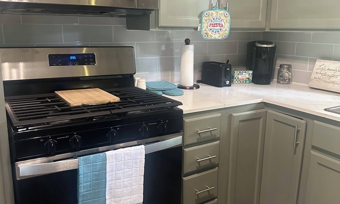 Monroe House | Minutes from ULM Charming 3-bedroom house with WiFi in peaceful North Monroe