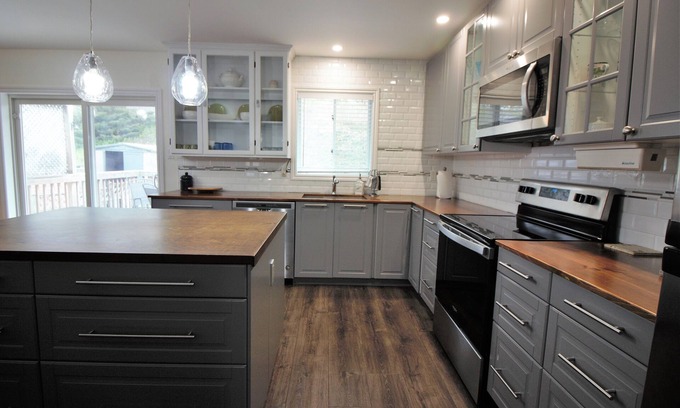 Barrie Apartment | Minutes to Barrie Waterfront & all that it has to offer!