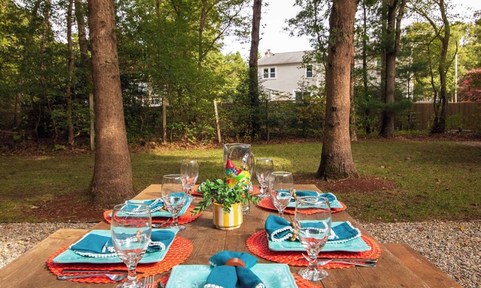 Centerville House | Minutes to Beach, Expansive backyard!