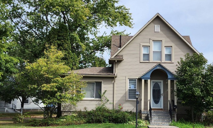 Sandusky House | Minutes to Cedar Point, newly remodeled 4 bedrooms.
