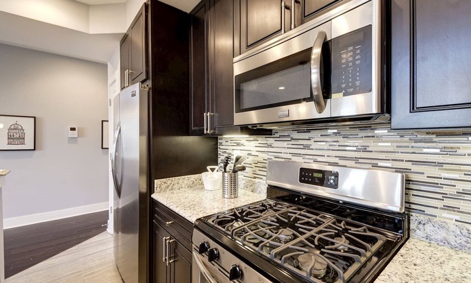 Eckington Condo | Minutes to DC Convention Center. Capitol Hill, Museums and downtown DC