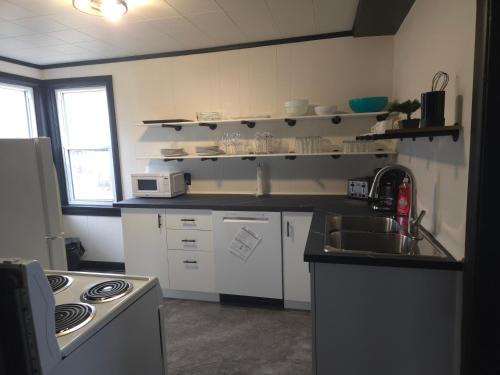 Rideau Heights House | Minutes to Downtown & Ideal for Long-term Stays