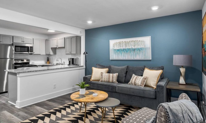 Forest Park Apartment | Minutes to Downtown UAB - King Bed - Fast Wifi