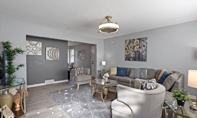 St. Charles House | Minutes to Downtown Saint Charles, Cozy/Chic Home