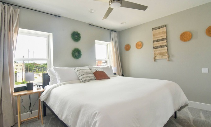 Downtown Baltimore House | Minutes to Downtown & Waterfronts with rooftop deck!