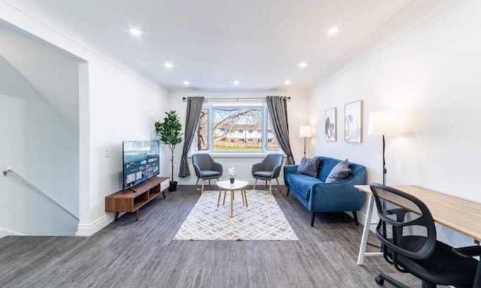 Burlington House | Minutes to Stunning Lakefront - 2 King Beds